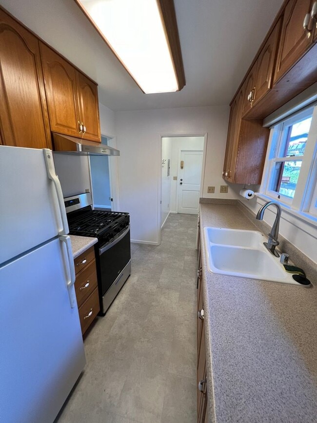 Building Photo - Lovely Home in Historic Escondido