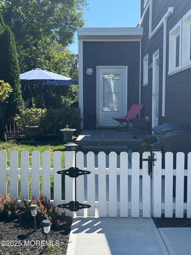 Building Photo - 124 Inskip Ave