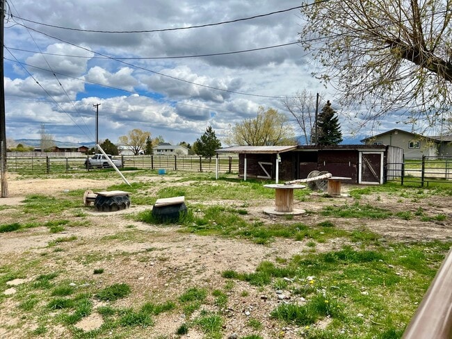 Building Photo - Pet Friendly 2 Bed 2 Bath Single Family Home With Garage, Private Deck and Big Yard!