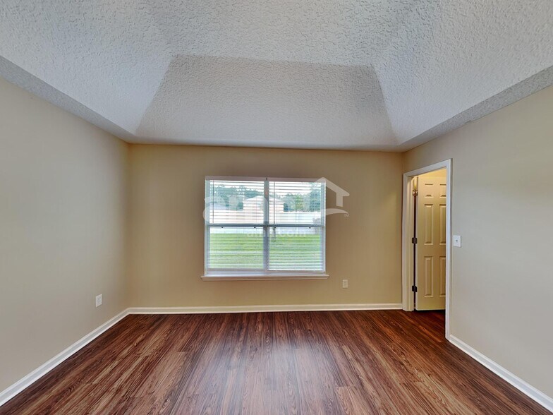 Building Photo - 9177 Prosperity Lake Dr