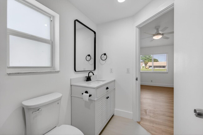 Building Photo - 6425 96th Pl S