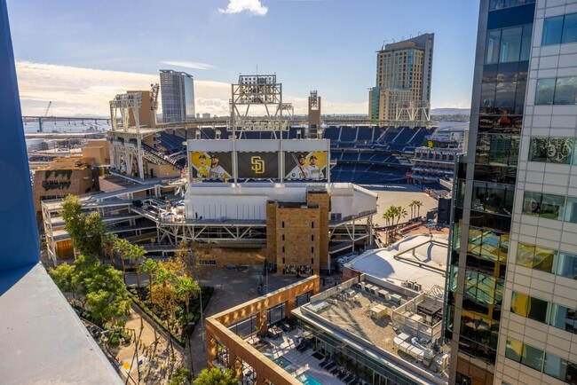 Building Photo - Live Above the Action — 14th-Floor ICON Condo with Petco Park Views