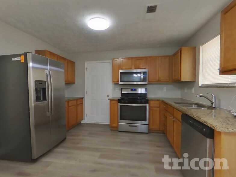 Building Photo - 9870 Rivercliff Ln