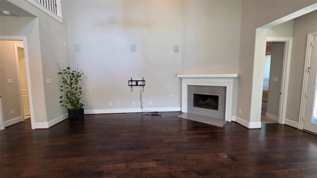 Building Photo - 142 Mayfield Dr