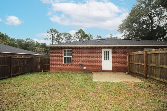 Building Photo - 2-Bed, 2-Bath Milton Duplex Minutes from Whiting Field – Pet Friendly with Lawn Maintenance Inclu...