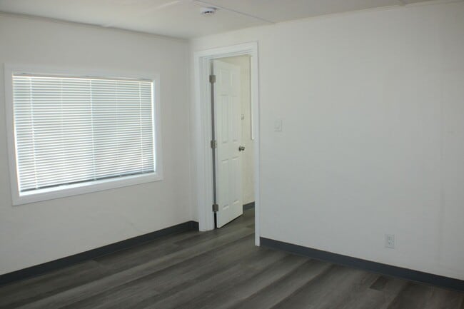 Building Photo - 27205 James St