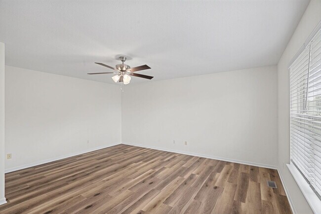 Building Photo - 3503 La Mesa Dr