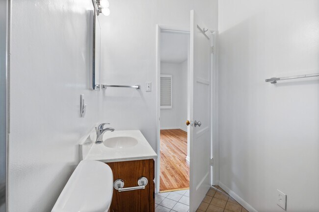 Building Photo - 4105 Irving Pl