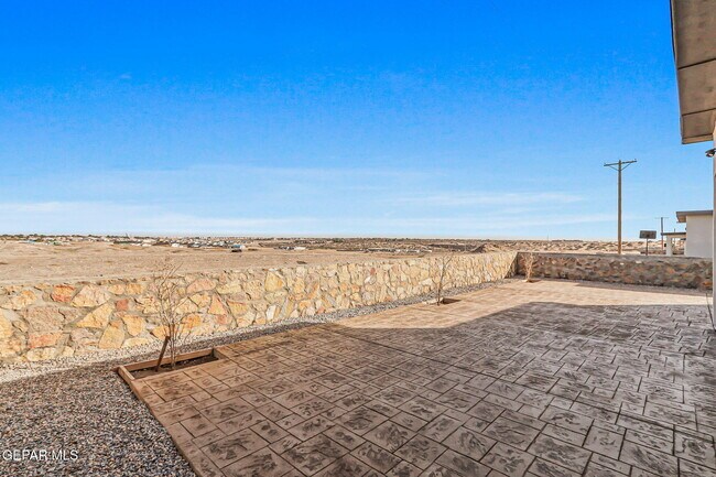 Building Photo - 244 Farnborough St