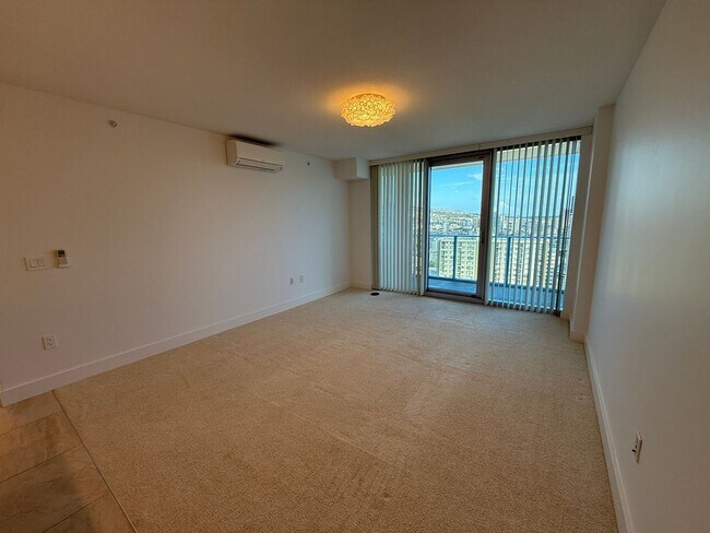 Building Photo - Azure 2405
