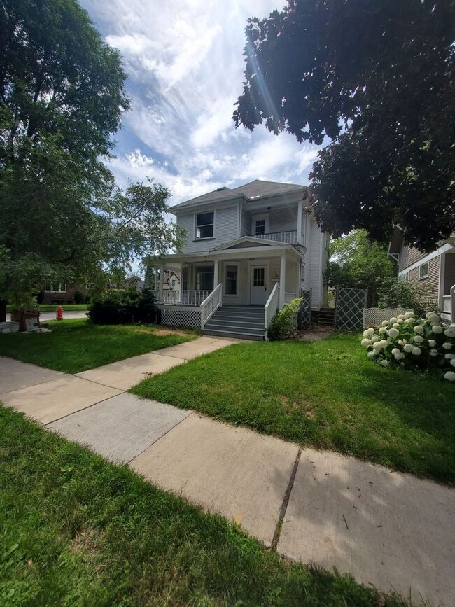 Primary Photo - 4 Bedroom Single Family