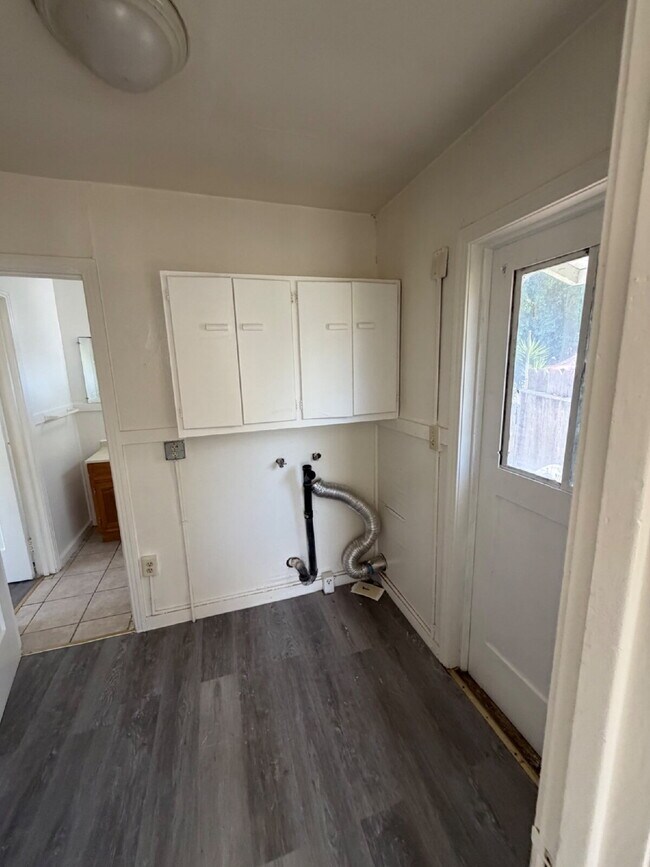Building Photo - Charming 1-Bedroom cottage