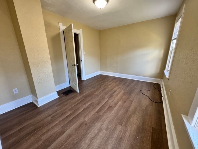 Building Photo - 4 Bedroom House