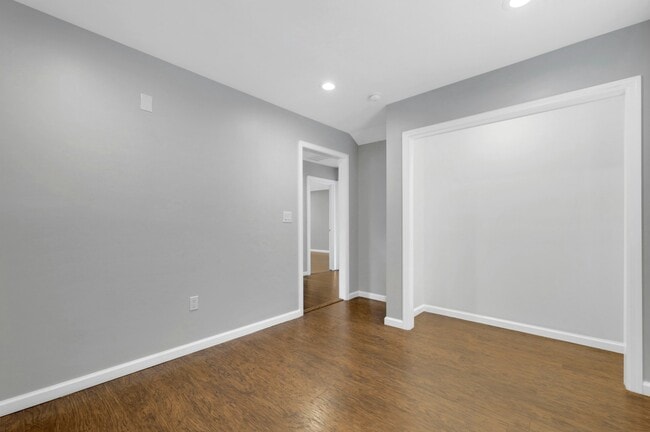 Building Photo - 215 New Milford Ave