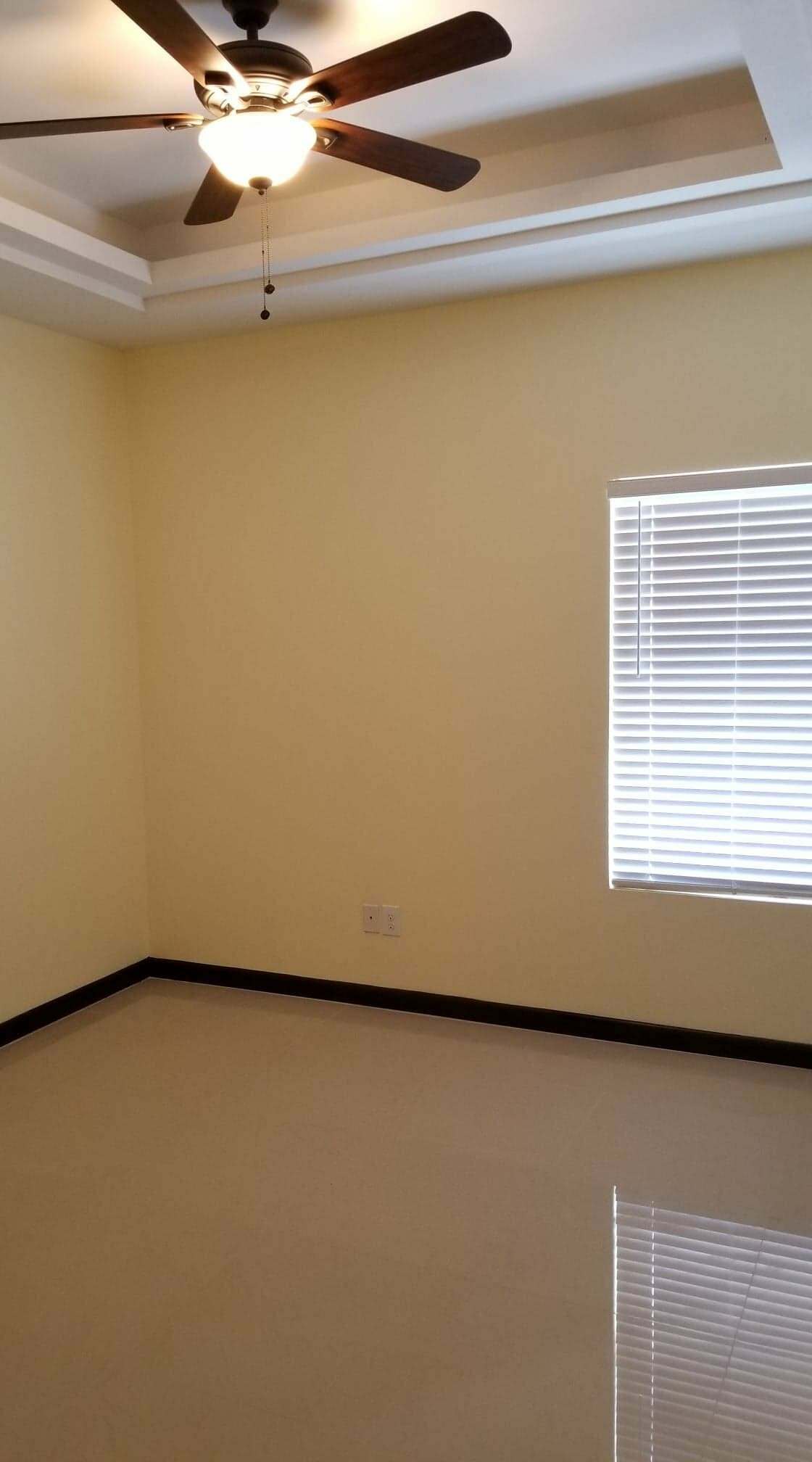 Building Photo - 709 E La Cantera Ave