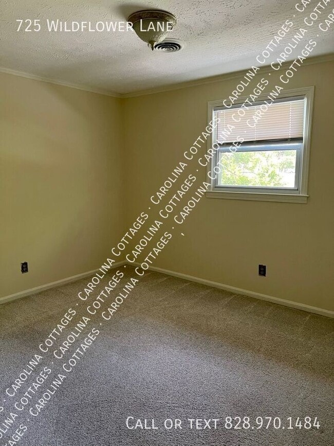 Building Photo - 725 Wildflower Ln