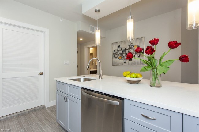 Building Photo - 2 br, 2 bath  - 1533-39 PARRISH ST Unit 1C