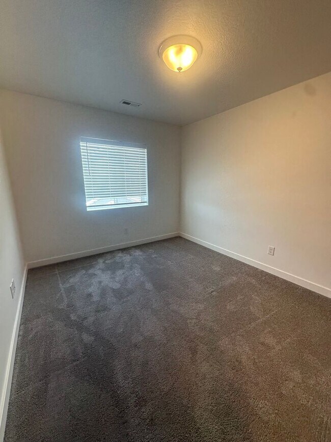 Building Photo - Gorgeous South Jordan Property!!!
