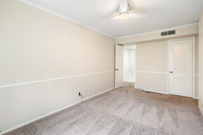 Building Photo - 2704 San Pedro St