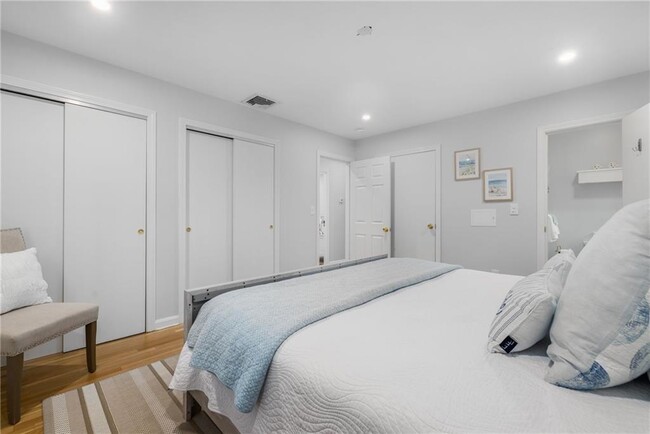 Building Photo - 384 Valley Rd