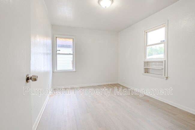 Building Photo - 3128 NE 15th St