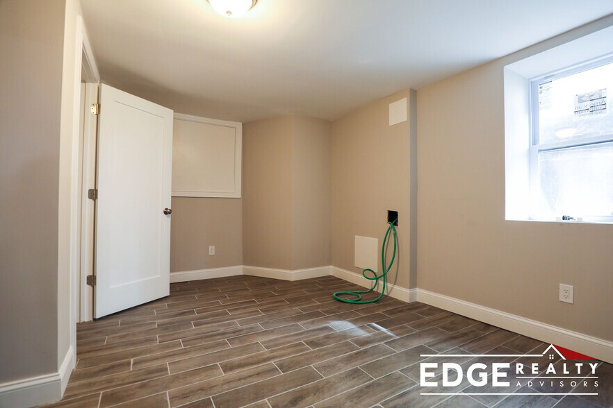 Building Photo - 14 Glenmont Rd