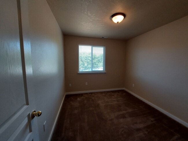Building Photo - 1291 SW 12th St
