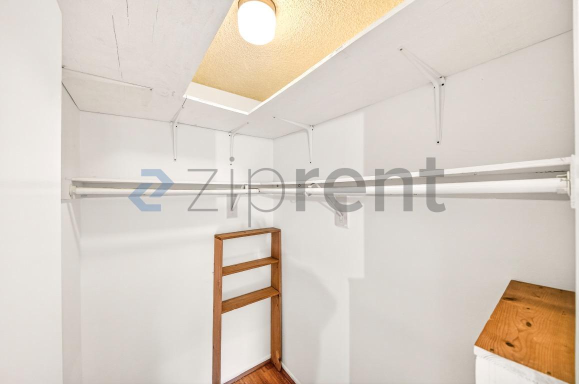 Building Photo - 1004 E Garfield Ave