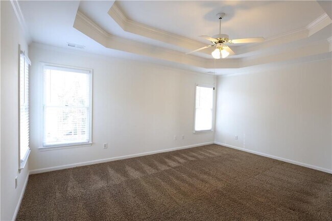 Building Photo - 1056 Oak Hollow Ct