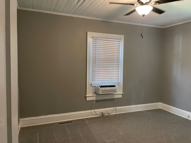 Building Photo - 3 BED, 1 BATH HOME IN ASHEBORO