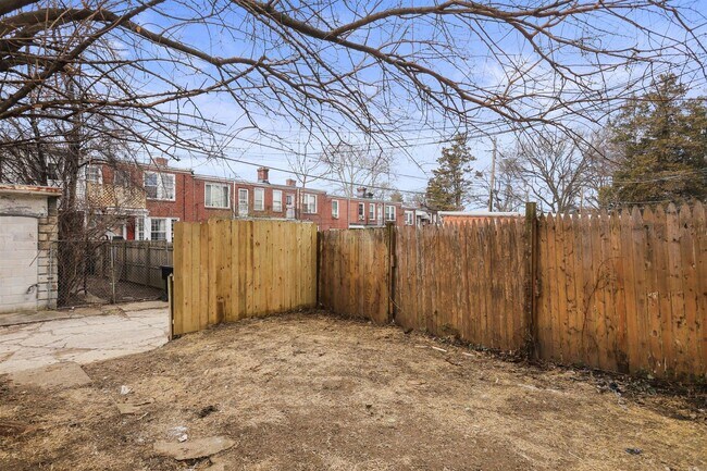 Building Photo - 2626 N 6th St