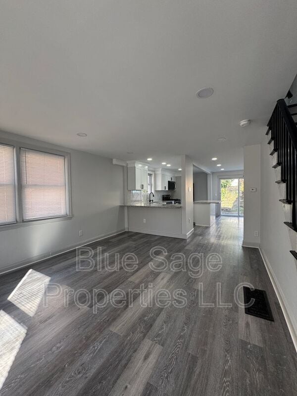 Building Photo - 1229 Wilson Dr