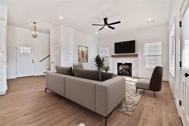 Building Photo - 20 S Kirby Dr