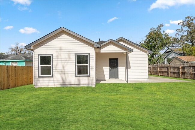 Building Photo - 8056 Meadowbrook Dr