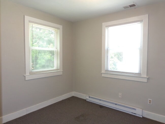 Building Photo - Townhomes at West Little Creek - Holiday Rent Special!