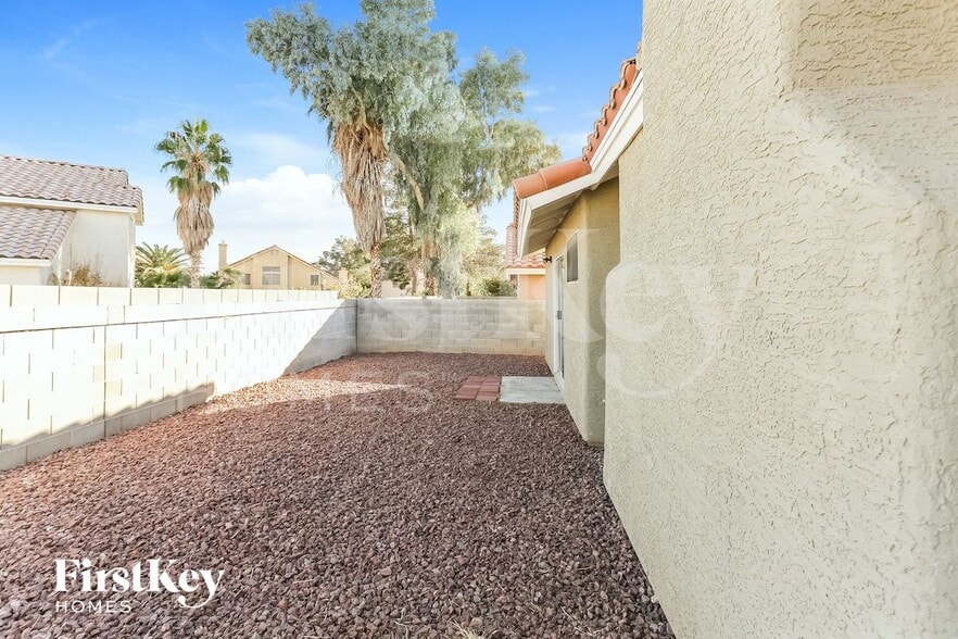 Building Photo - 5008 Camino Del Santo Pkwy