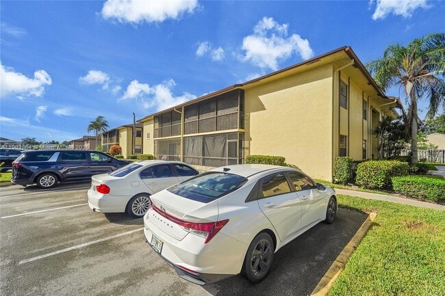 Building Photo - 10035 Winding Lake Rd