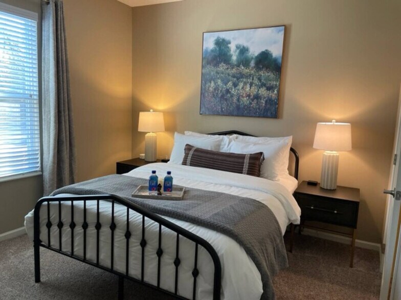 Building Photo - 4788 Holmes St