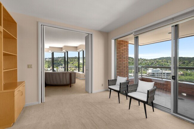 Building Photo - 1414 SW 3rd Ave