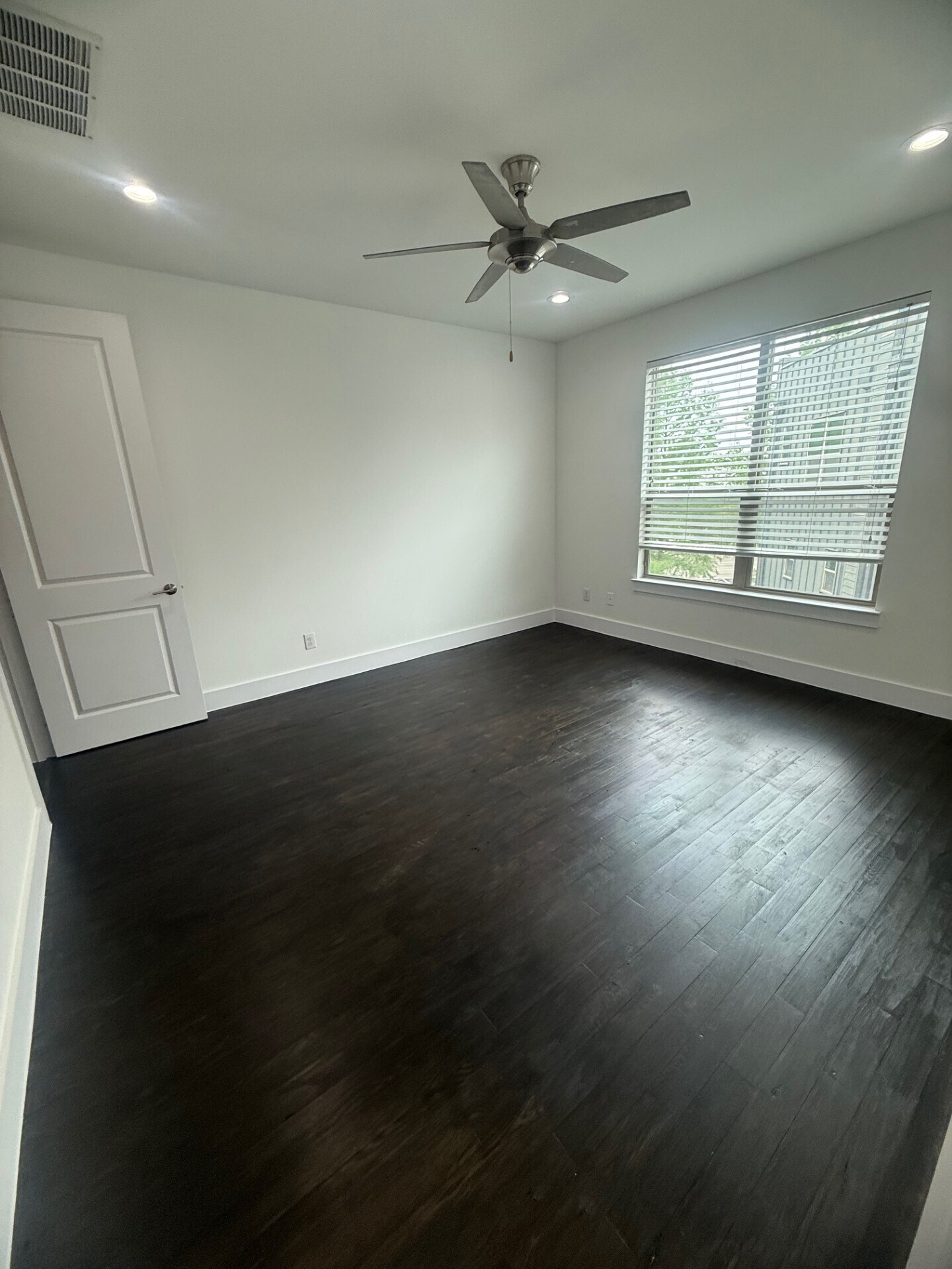 Building Photo - 3008 Zenia Dr