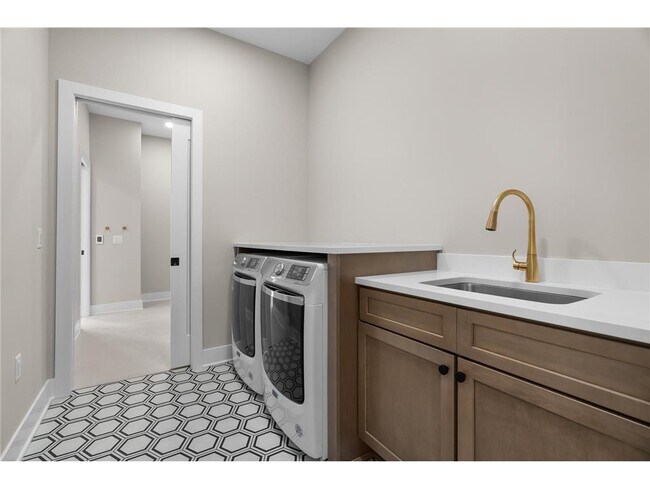 Building Photo - 1 Hill Farm Rd