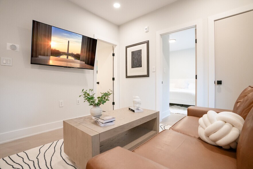 Building Photo - 3934 14th St NW