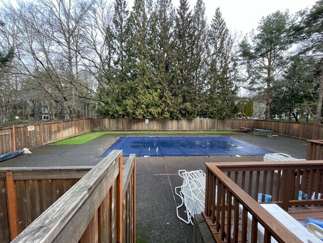 Building Photo - 2 Bed 2 Bath Corner Condo ~ Cedar Mill w/ Washer & Dryer, Parking and Pool! Convenient to Nike, S...