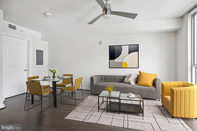 Building Photo - 1025 1st St SE