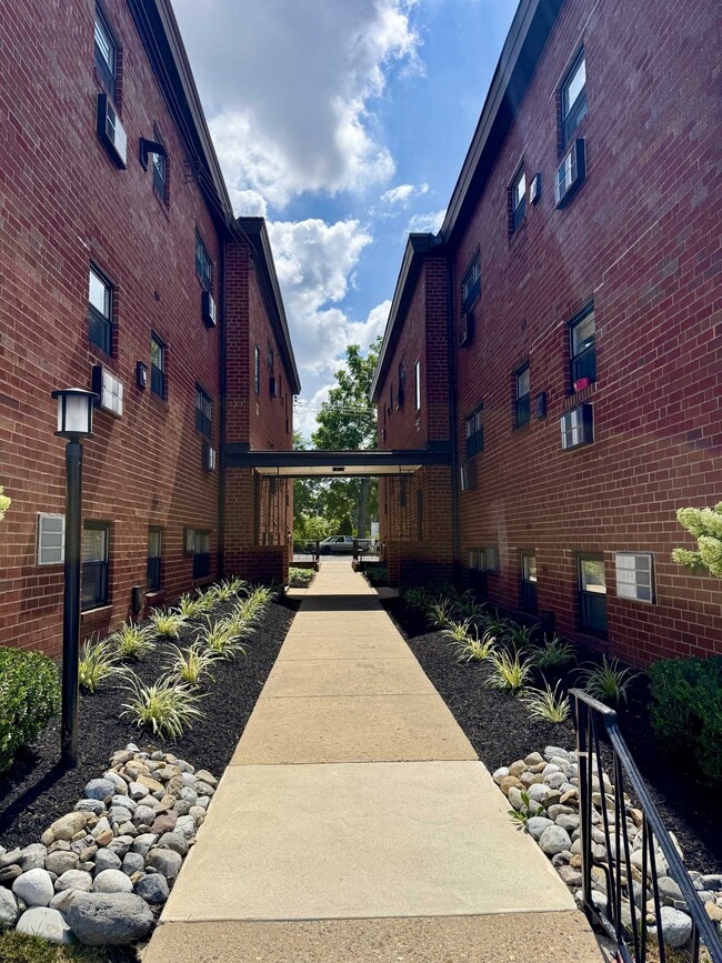 Building Photo - Fox Chase Gardens