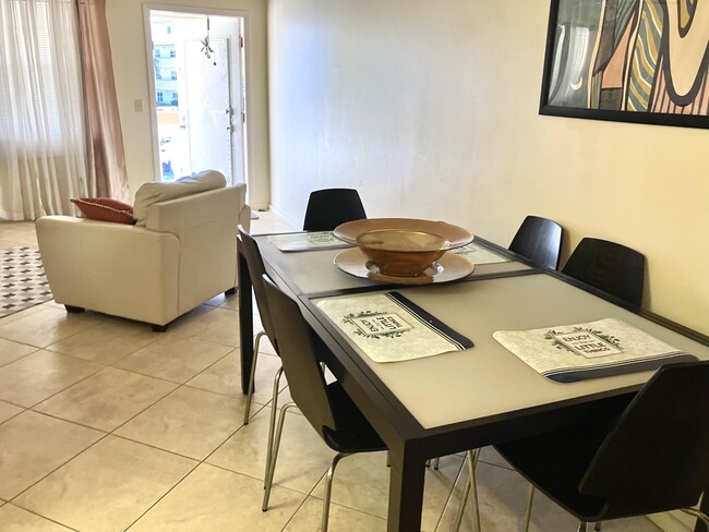 Building Photo - 100 Ventnor E