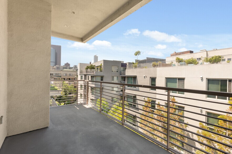Building Photo - 267 S San Pedro St
