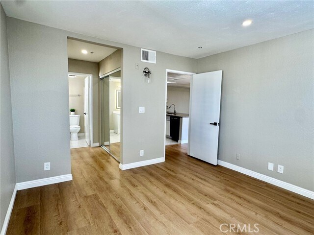 Building Photo - 1052 S Mariposa Ave