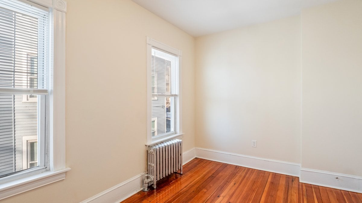 Building Photo - 32 Robinson St