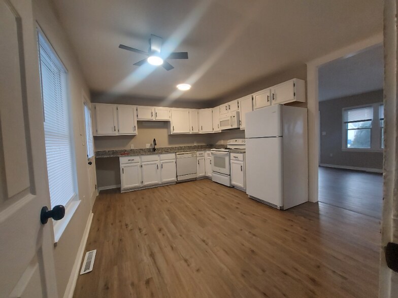 Building Photo - 4900 Sinclair Rd